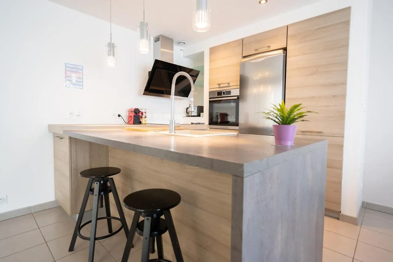Chez Leon - Metro, Bus, Garage Double, 6 Personnes Apartment Villeurbanne 0*,  France